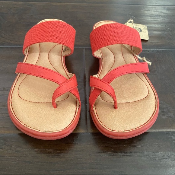 New with box Born red and tan flats sandals women’s size 6 - Picture 3 of 9